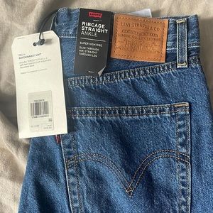 Levis ribcage straight ankle premium jeans. Noe fog wash. 29 x 27. New w/ tag.